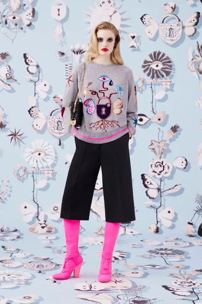 Look 16